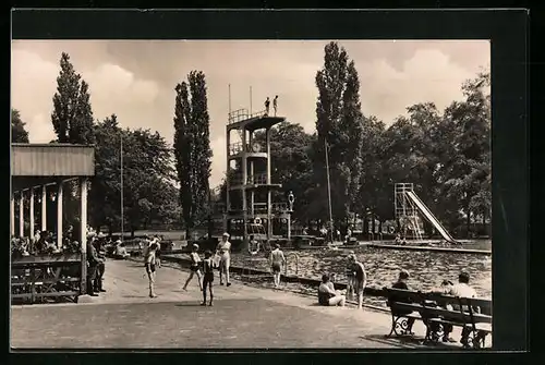 AK Zeitz, Badegäste im Sommerbad