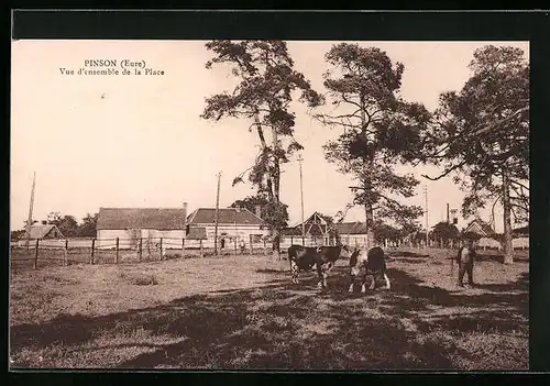 AK Pinson, Vue d'ensemble de la Place