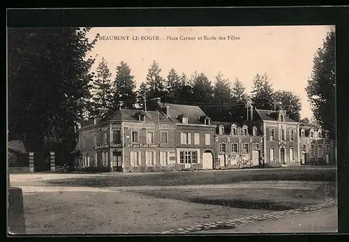 AK Beaumont-le-Roger, Place Carnot et Ecole des Filles