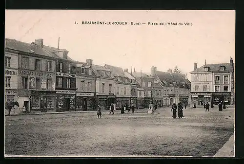 AK Beaumont-le-Roger, Place de l'Hotel de Ville