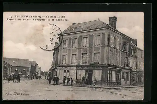 AK Beuzeville, La Halle au Blé, Entrées des routes d'Epaignes et de Cormeilles