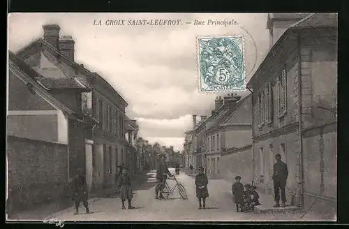 AK La Croix Saint-Leufroy, Rue Principale, Strassenpartie