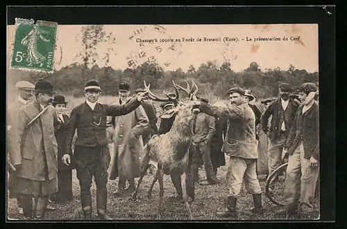 AK Breteuil, Chasse à courre en Foret, la présentation du Cerf