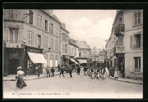 AK Soissons, La Rue Saint-Martin