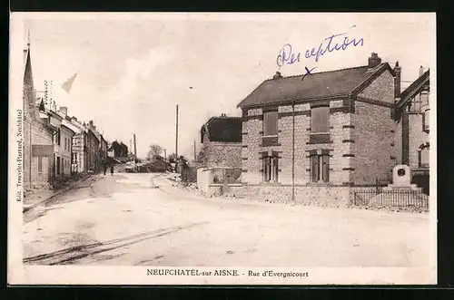 AK Neufchatel-sur-Aisne, Rue d'Evergnicourt