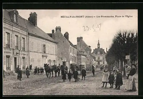 AK Neuilly-Saint-Front, Les Promenades, Place de l'Eglise