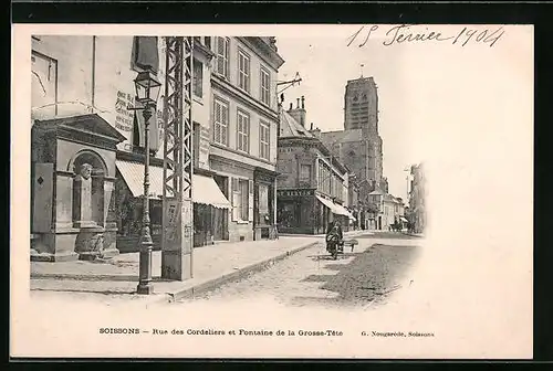 AK Soissons, Rue des Cordeliers et Fontaine de la Grosse-Tête