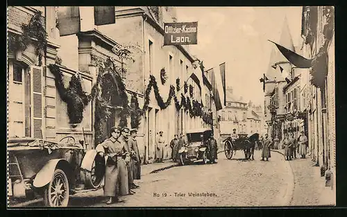 AK Laon, Soldaten am Offizier-Kasino, Trier Weinstuben