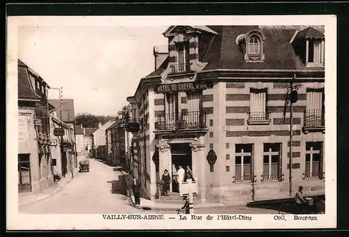 AK Vailly-sur-Aisne, La Rue de l`Hotel-Dieu