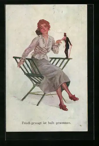 Künstler-AK Brüder Kohn (B.K.W.I) Nr. 136 /6: Elegante Dame sitzt auf einem Stuhl u. betrachtet Miniatur eines Mannes