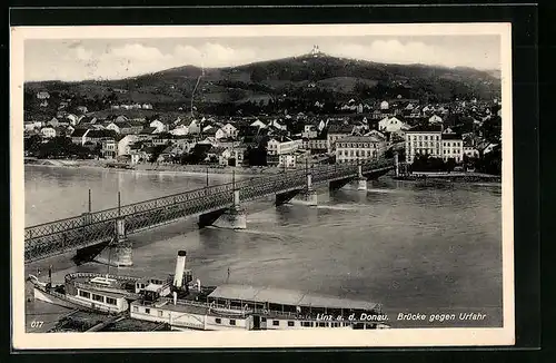 AK Linz a. d. Donau, Brücke gegen Urfahr, Dampfer Johann Strauss an der Anlegestelle