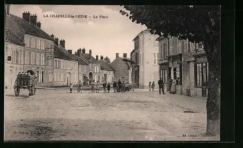 AK La Chapelle-la-Reine, La Place
