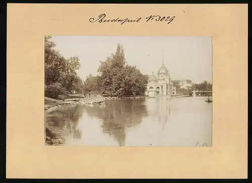 Fotografie Brück & Sohn Meissen, Ansicht Budapest, Blick auf das Stadtwäldchenteich mit Sporthaus