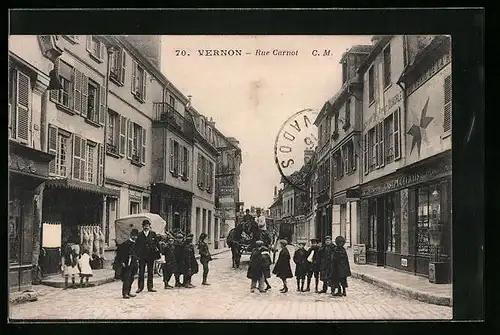 AK Vernon, Rue Carnot, Strassenpartie