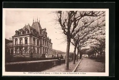 AK Ivry-la-Bataille, L`Hôtel de Ville et Boulevard de la Gare