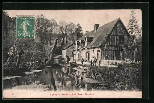 AK Lyons-la-Forêt, Les Trois Moulins