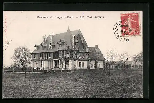 AK Pacy-sur-Eure, Le Val-Denis, Ortspartie mit Gebäudeansicht