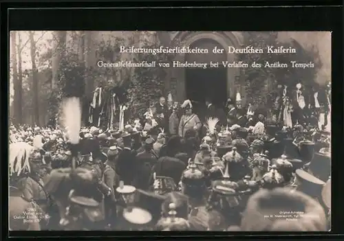 AK Beisetzung der Kaiserin Auguste Victoria Königin von Preussen, Hindenburg verlässt den Antiken Tempel