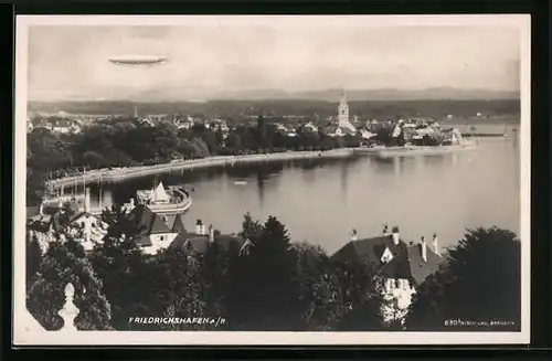 AK Friedrichshafen a. B., Teilansicht mit Zeppelin