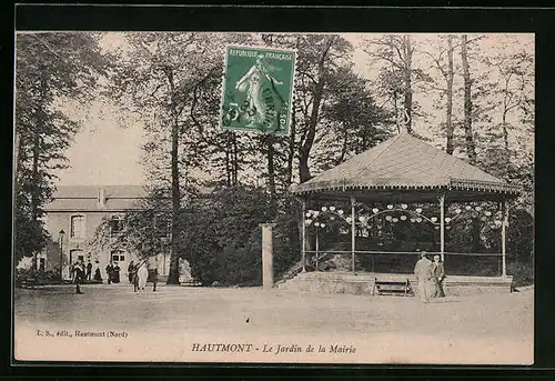 AK Hautmont, Le Jardin de al Mairie