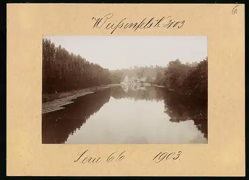 Fotografie Brück & Sohn Meissen, Ansicht Weissenfels a. d. S., Blick auf die Saale mit Flösserholz