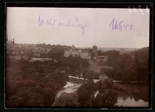 Fotografie Brück & Sohn Meissen, Ansicht Waldenburg i. Sa., Ortspanorama mit dem Fürstlichen Schloss