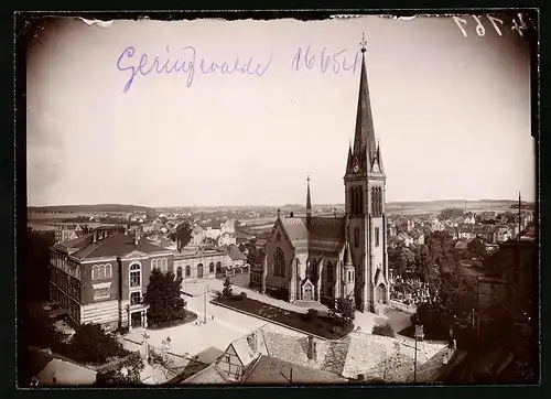 Fotografie Brück & Sohn Meissen, Ansicht Geringswalde, Blick in den Ort mit Turn-Halle und Stadtkirche
