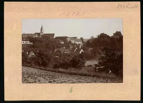 Fotografie Brück & Sohn Meissen, Ansicht Mutzschen, Blick auf den Ort mit Kirchturm