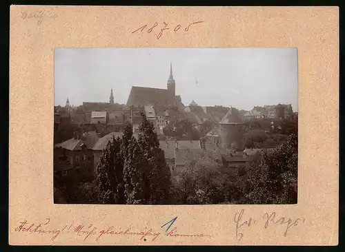 Fotografie Brück & Sohn Meissen, Ansicht Bautzen, Stadtansicht mit Wehrturm und Kirche