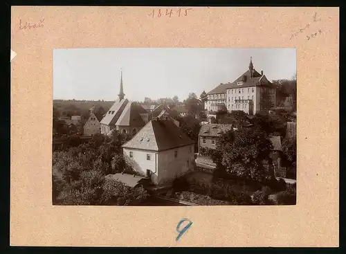Fotografie Brück & Sohn Meissen, Ansicht Löbau i. Sa., Blick auf das Neue Krankenhaus und die Heilige Geistkirche