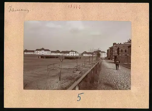 Fotografie Brück & Sohn Meissen, Ansicht Kamenz i. Sa., Kaserne des 2 und 3. Batl. 13. Kgl.Sächsische Inf.-Rgt. Nr. 178