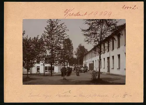 Fotografie Brück & Sohn Meissen, Ansicht Dresden, Soldaten im Barackenlager-Mannschaftsbaracke I und IV