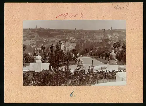 Fotografie Brück & Sohn Meissen, Ansicht Döbeln i. Sa., Blick über den Parkfriedhof auf die Stadt