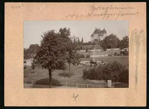 Fotografie Brück & Sohn Meissen, Ansicht Nerchau a. Mulde, Villa mit Springbrunnen am Schmuckplatz