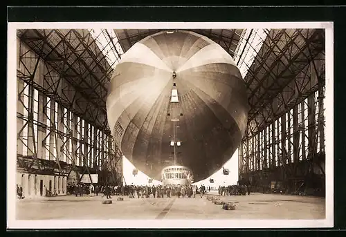 AK Einbringen des Graf Zeppelin in die Halle