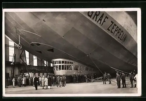 AK Luftschiff LZ127 Graf Zeppelin startbereit in der Halle