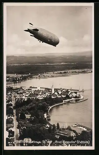 AK Friedrichshafen a. B., Panorama mit Luftschiff LZ127 Graf Zeppelin