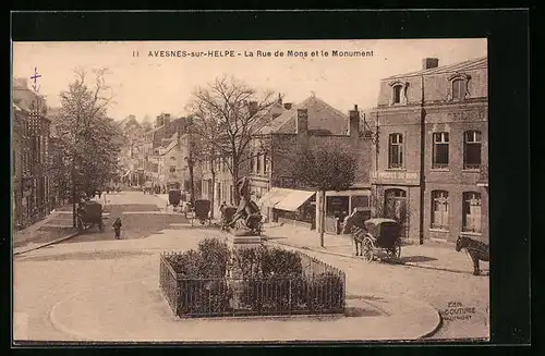 AK Avesnes-sur-Helpe, La Rue de Mons et le Monument