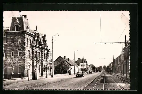 AK Saint-Saulve, Mairie et Poste - Avenue Jean-Jaurès - Vue d`ensemble vers la Belgique
