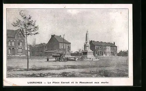 AK Lourches, La Place Carnot et le Monument aux morts