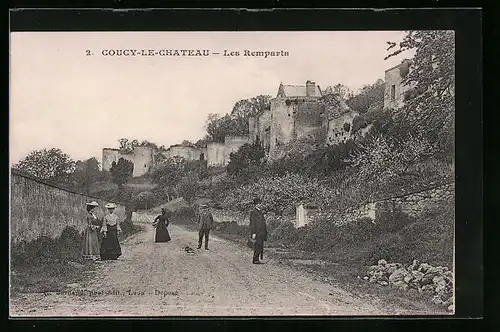 AK Coucy-le-Château, Les Remparts
