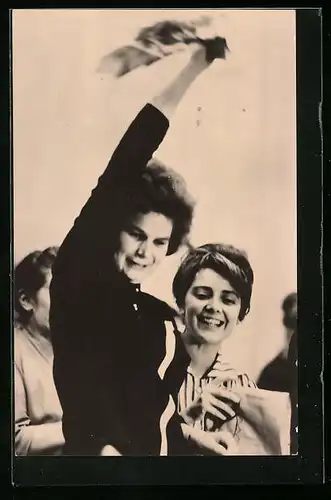 AK Moskau, Die erste Kosmonautin Valentina Tereschkowa auf dem Weltkongress der Frauen 1963, DDR-Propaganda