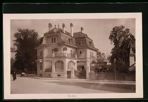 Foto-AK Basel, Strassenpartie mit Villa