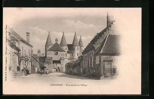 AK Longpont, Une entrée du Village