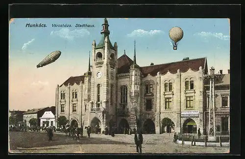 AK Munkács, Stadthaus mit Zeppelin und Ballon