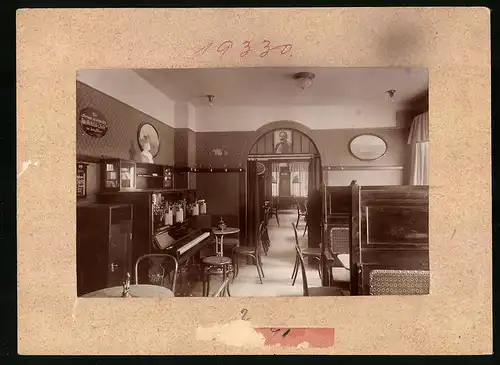 Fotografie Brück & Sohn Meissen, Ansicht Meissen, Cafe Kaiser, Innenansicht Gastraum mit Piano - Klavier