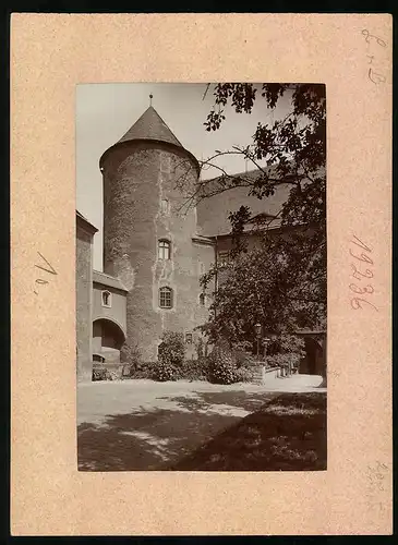 Fotografie Brück & Sohn Meissen, Ansicht Wurzen, Partie im alten Schlosshof mit Turm