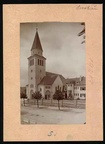 Fotografie Brück & Sohn Meissen, Ansicht Döbeln, Partie an der Katholischen Kirche mit Kirchturm