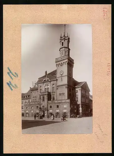 Fotografie Brück & Sohn Meissen, Ansicht Löbau i. Sa., Blick auf das Rathaus mit Rathauskeller und Geschäft Otto Hänsel