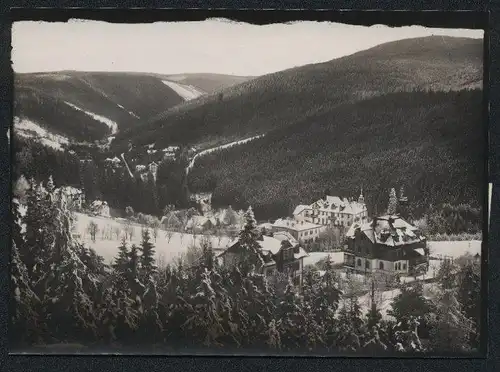 Fotografie Brück & Sohn Meissen, Ansicht Bärenfels-Kipsdorf, Panorama des Ortes im Winter